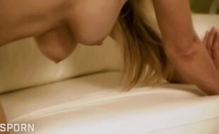 Mainit na Romansa ng Malaking Suso Blonde MILF – Sensual na Pagtatalik Hanggang Libog